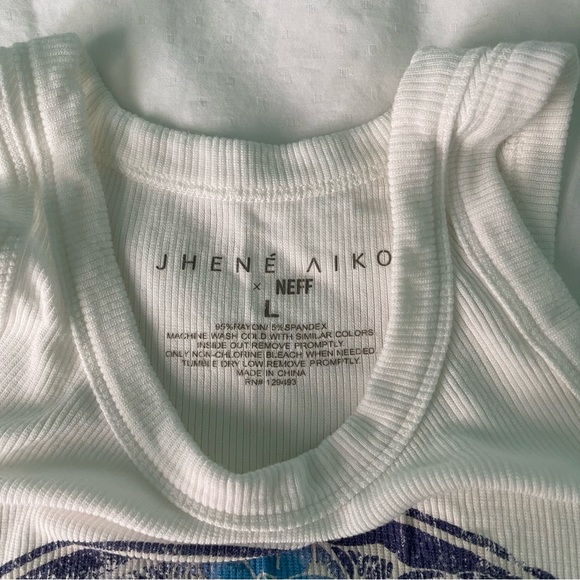 Cropped Racerback Tank Top - Picture 2 of 3